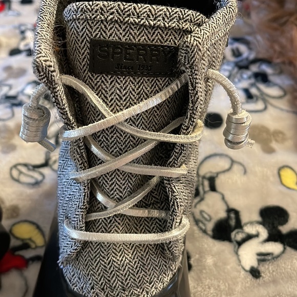 Sperry houndstooth saltwater boots Sz 6 Kids Sz 8 ladies - Picture 3 of 6